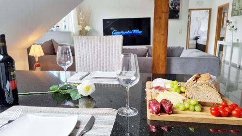 FischerFlat, 100qm, Klima, Loggia, 24h Checkin, bis 5 Personen
