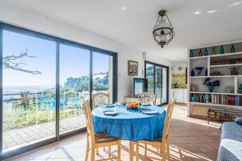 Flat in a villa with view on Hyères and the sea - Welkeys