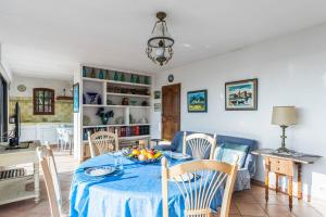Flat in a villa with view on Hyères and the sea - Welkeys
