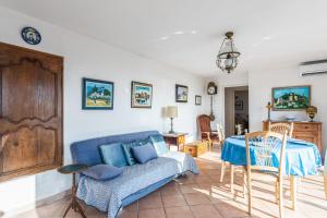 Flat in a villa with view on Hyères and the sea - Welkeys