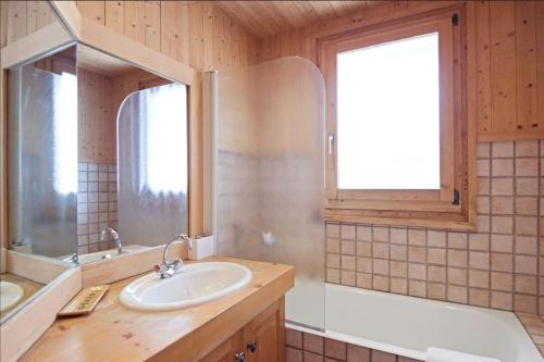 Flat in typical megevan chalet next to hotel M, up to 6