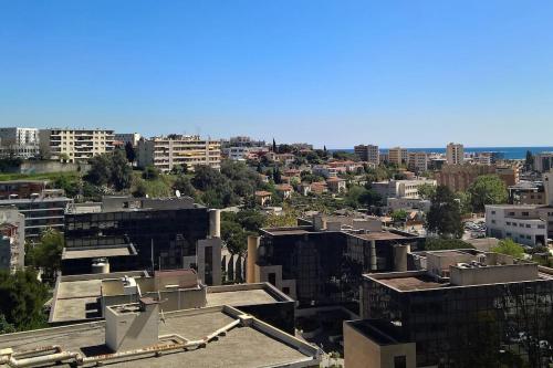 Flat up to 5 with terrace Nice Ouest
