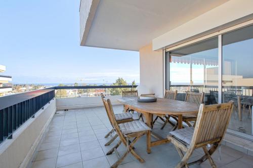 Flat w terrace parking and beautiful view in Villeneuve-Loubet - Welkeys