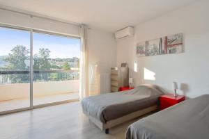 Flat w terrace parking and beautiful view in Villeneuve-Loubet - Welkeys