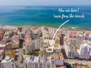 Flat with AC, WiFi, Netflix, Balcony - 3 min from the beach