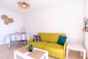 Flat with loggia at 10min from the BEACH