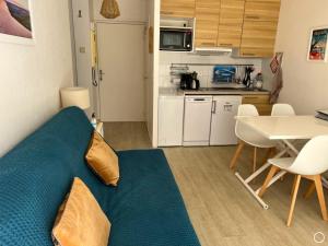 Flat with SWIMMING POOL close to the BEACH