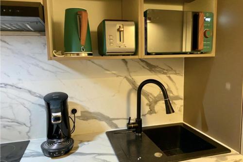 Flat with SWIMMING POOL close to the beach