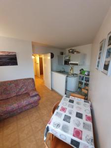 Flat With Swimming Pool Direct Access To Sea