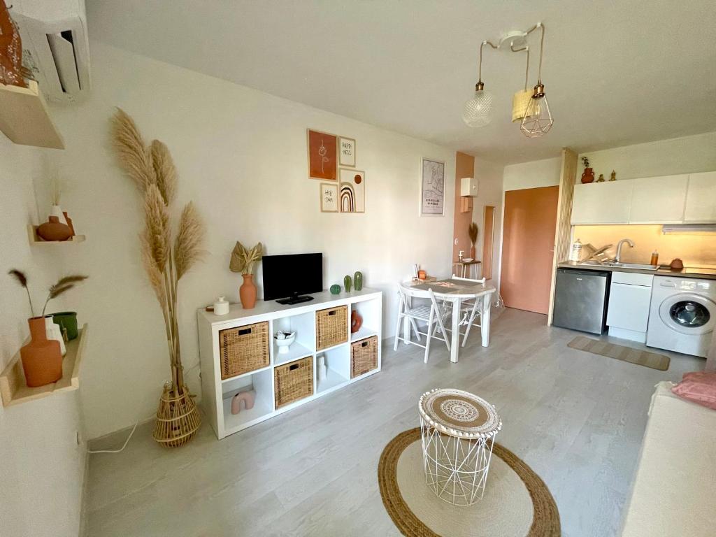Flat With Swimming Pool Direct Access To Sea 14390 Cabourg
