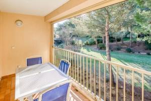 Flat With Swimming Pool Near The Beach