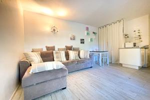 Flat With Veranda On The Ground Floor Of A House