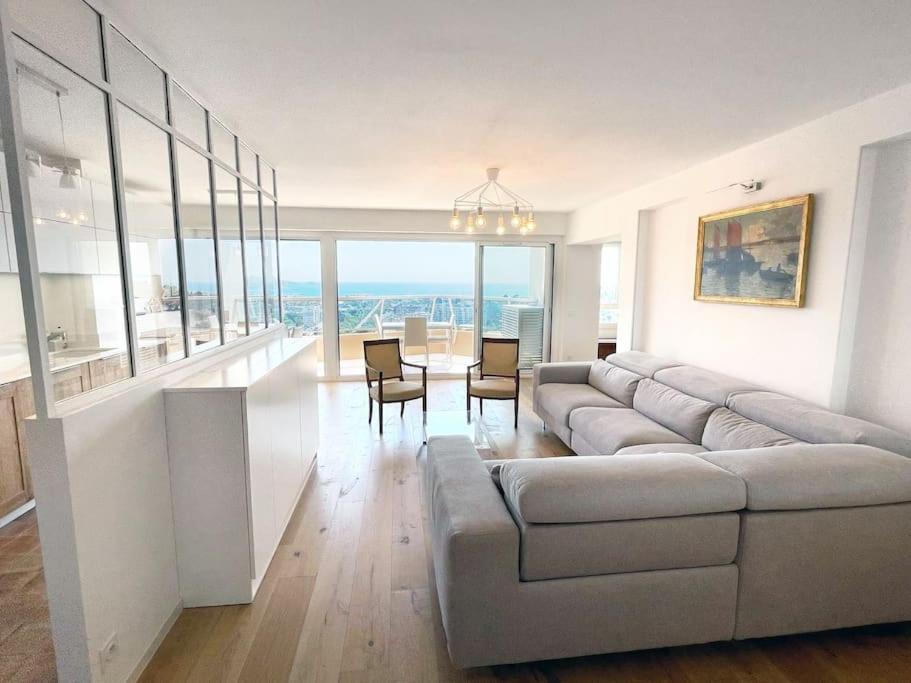 FLC Exceptional 2 bedroom appartment, 110M2 320 Avenue du Prado, 13008 Marseille