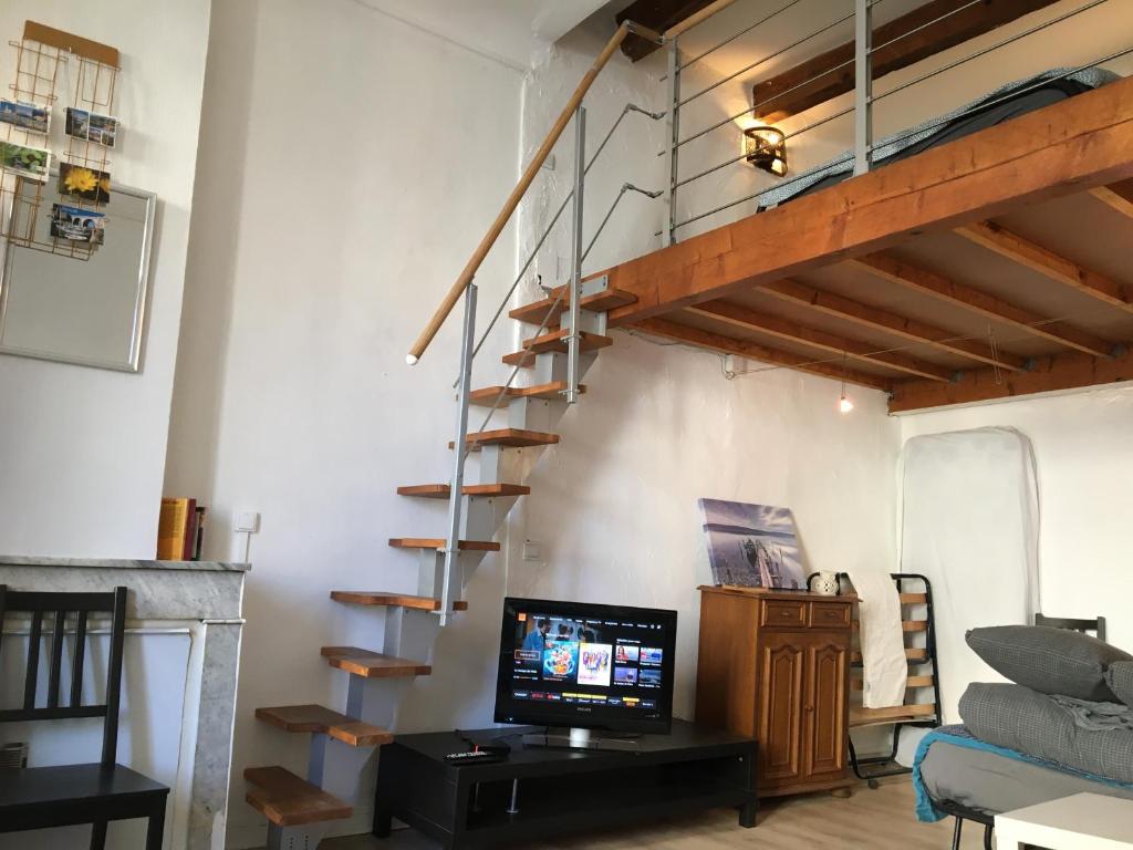 Appartement FLC, loft atypique CAMAS HYPER-CENTRE 2° ETAGE 96 Rue Horace Bertin 13005 Marseille