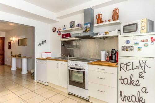 FLH Albufeira Balcony Flat with Pool