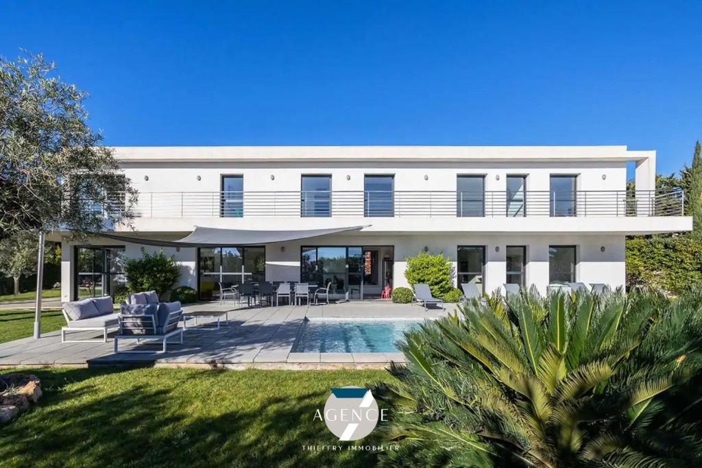 FLH Altura Beach Apartment