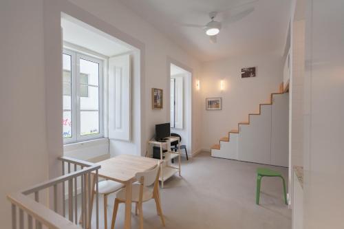 FLH Anjos Mezzanine Studio