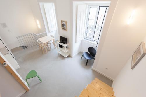 FLH Anjos Mezzanine Studio