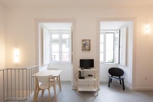 FLH Anjos Mezzanine Studio