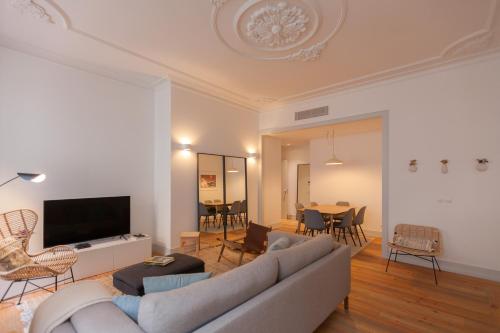 FLH Bacalhoeiros Spacious Apartment