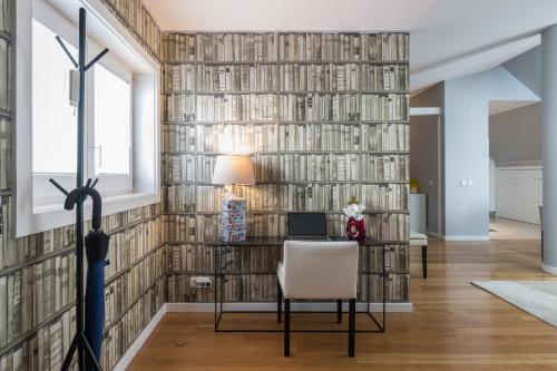 FLH Baixa-Chiado Library Loft