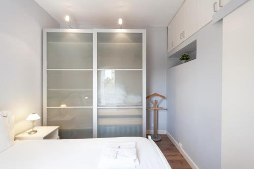 FLH Cascais Neutral Design with Balcony