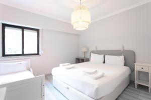 FLH Cascais Spacious Apartment with Balcony
