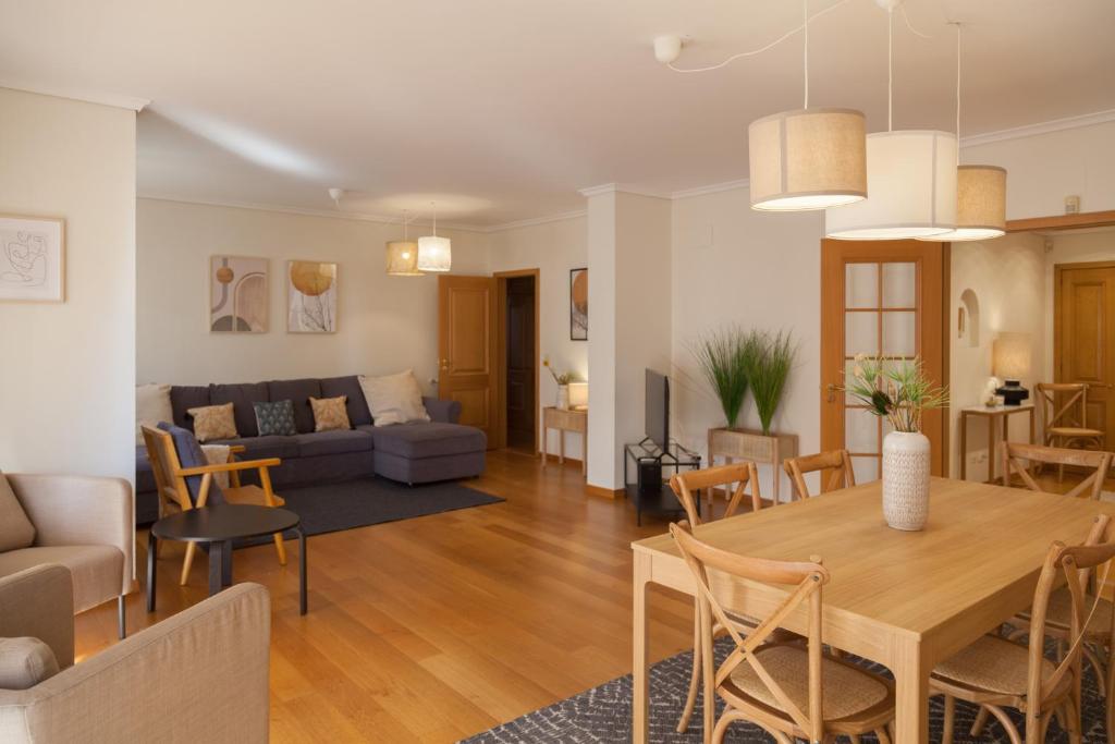 FLH Cascais Wooden Spacious Apartment 27 Rua Rosa Parracho, 2750-778 Cascais