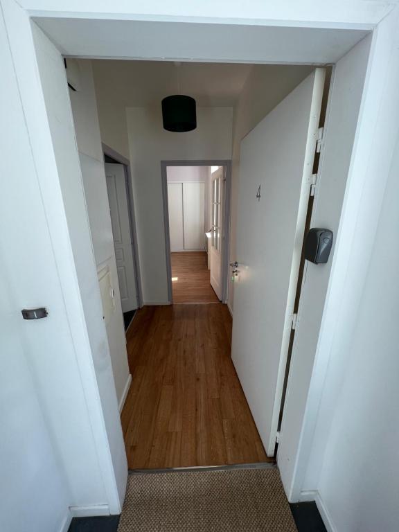 FLH Downtown Central Flat with Balcony