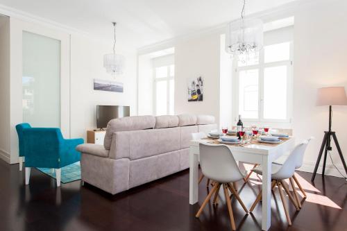 FLH Downtown Cosmopolitan Apartment