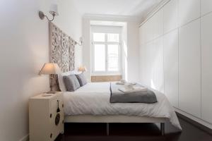 FLH Downtown Cosmopolitan Apartment