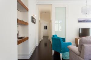 FLH Downtown Cosmopolitan Apartment