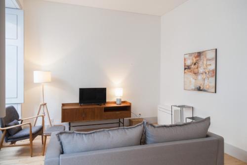 FLH Downtown Modern Art Flat