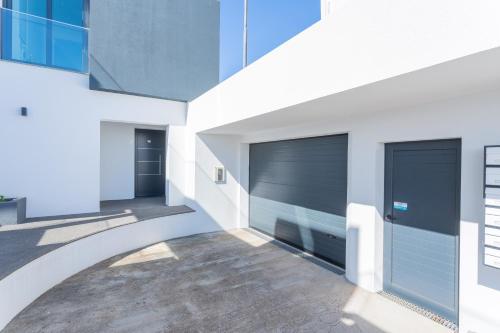 FLH Fantastic Ocean View with Balcony