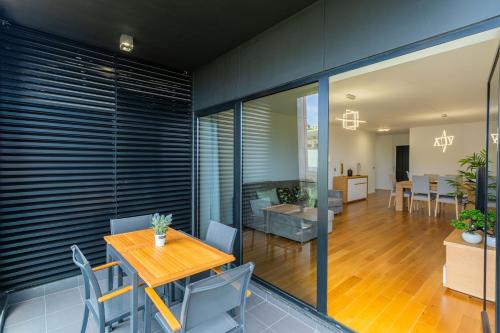 FLH Funchal Balcony Flat with Pool