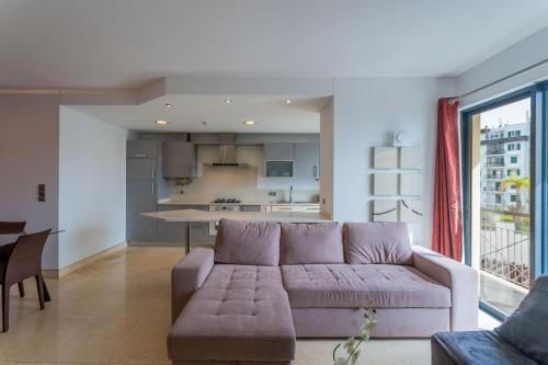 FLH Funchal Modern Apartment with Balcony