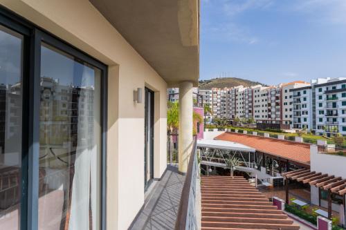 FLH Funchal Modern Apartment with Balcony