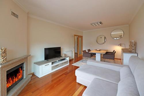 FLH Gaia Modern Flat with Balcony