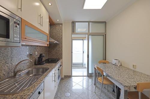 FLH Gaia Modern Flat with Balcony