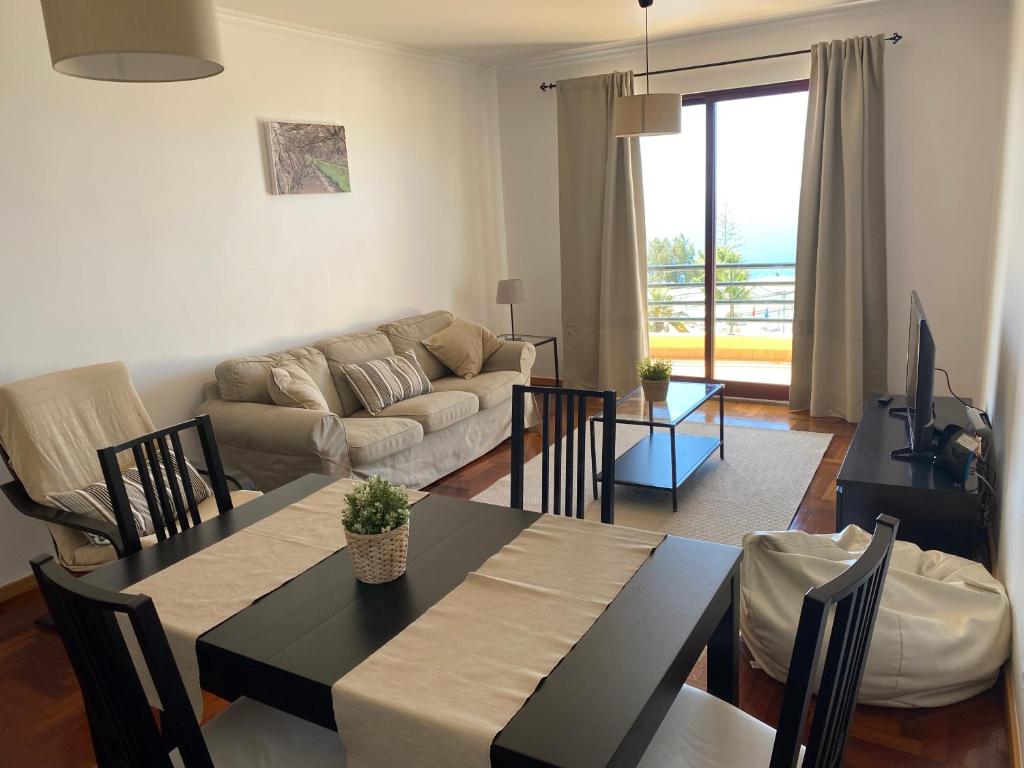 Appartement FLH Garajau Balcony with Pool Rua da Olaria Edf Garajau Terrace, 65 3º C 9125-043 Caniço