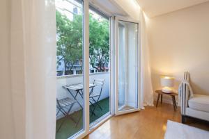 FLH Gulbenkian Apartment with Balcony