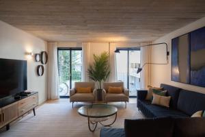 FLH Intendente Blue Flat with Balcony