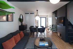 FLH Intendente Elegant Mezzanine with Balcony
