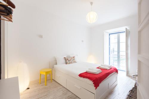 FLH Madragoa Flat with Art and Terrace