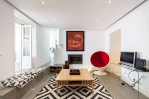 FLH Madragoa Flat with Art and Terrace