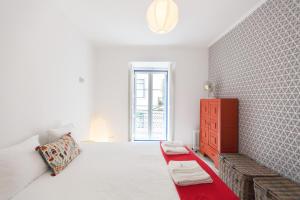FLH Madragoa Flat with Art and Terrace