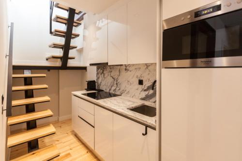 FLH Madragoa Wood Flat with Balcony