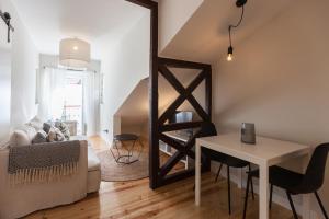 FLH Madragoa Wood Flat with Balcony