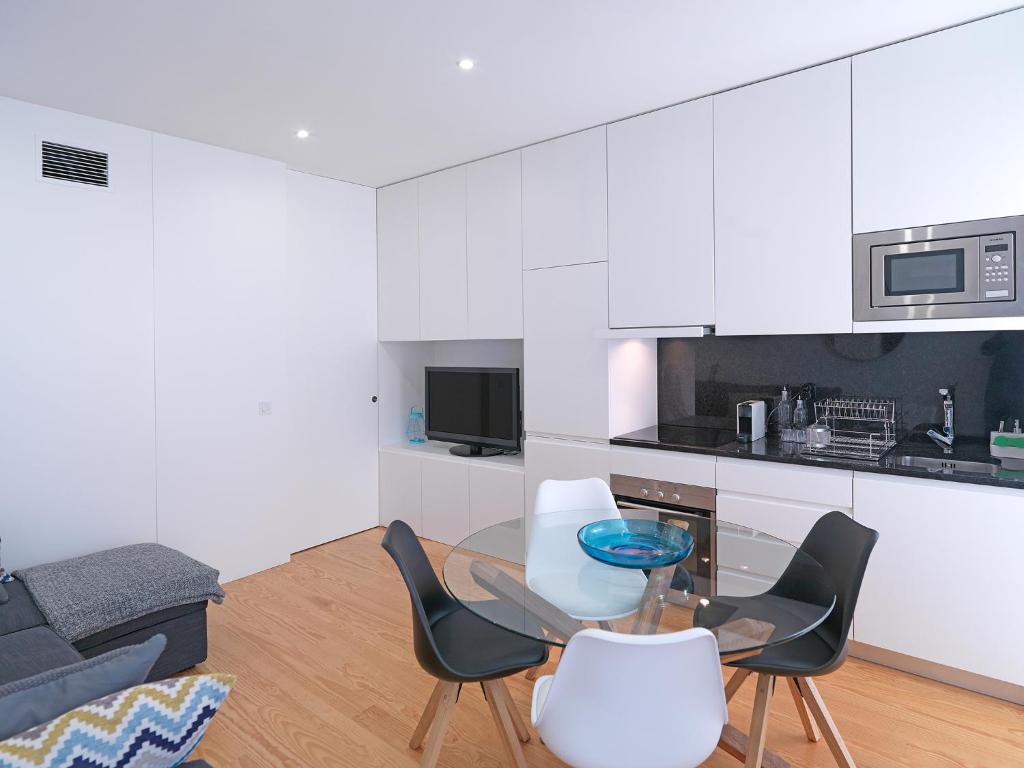 FLH Porto Balcony Apartment 231 Rua de Santo Ildefonso, 4000-470 Porto