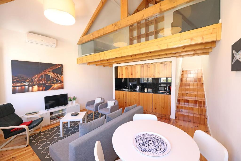 FLH Porto City Mezzanine Apartment 32 Rua dos Mártires da Liberdade, 4050-358 Porto